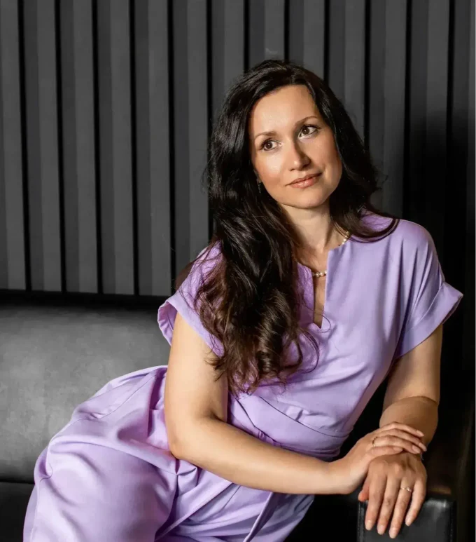 Меня зовут Светлана. 
Я семейный психолог 